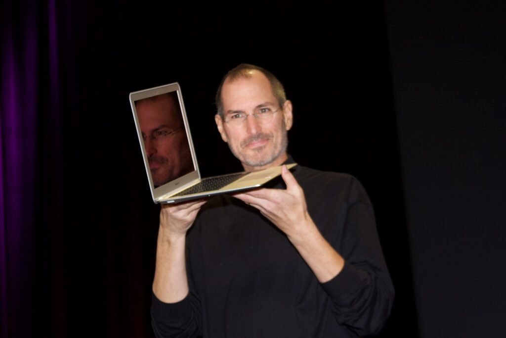 Steve Jobs präsentiert das MacBook Air 2018